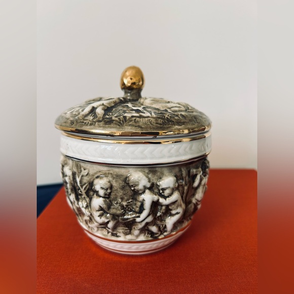 Vintage Italian Capodimonte Lidded Jar - Picture 4 of 9